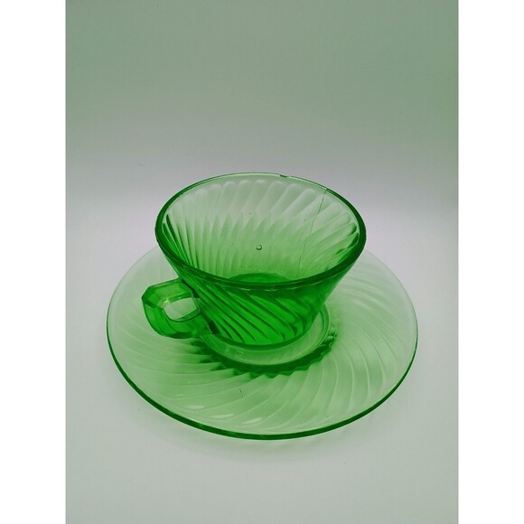 Uranium Anchor Hocking Spiral Green Cup & Saucer Set- See Photos - Picture 2 of 5